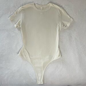 SKIMS- bodysuit t-shirt
